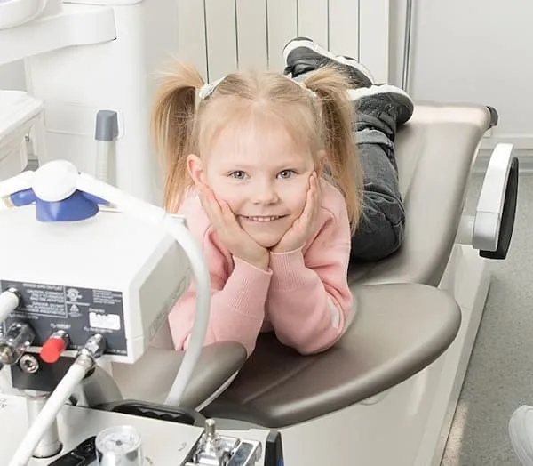 ENFANT CHEZ PLE DENTISTE
